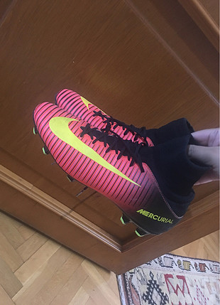 Nike 38.5 numara bilekten lastikli kranpon-bığazlı olduğu için 37.5-3