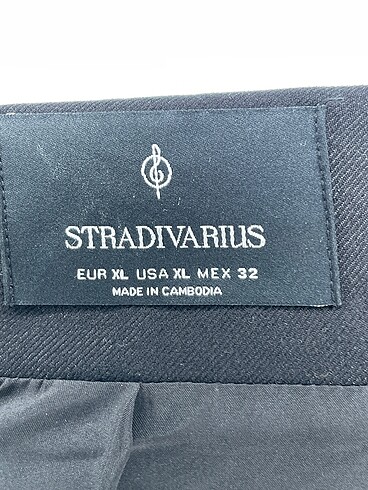 xl Beden siyah Renk Stradivarius Yelek %70 İndirimli.