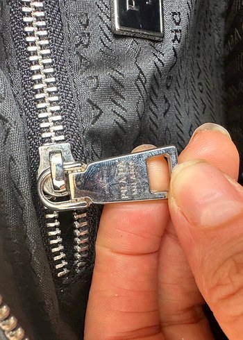 Beden Prada Siyah Deri Fermuarlı Günlük Çanta