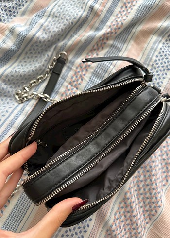 Bershka Bershka Zincir Detaylı Siyah Deri Kadın Çanta