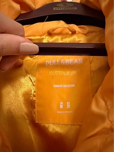 m Beden Pull Bear Mont
