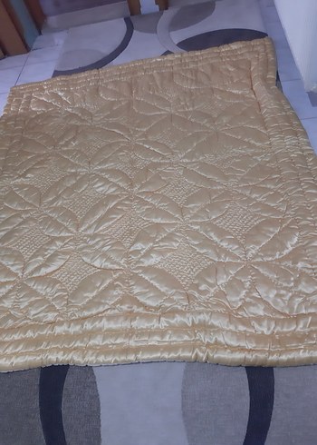 Bej Parlak Kapitone Yorgan - Görsel 3