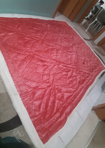 Kırmızı Parlak Düz kapitone Desen Yorgan - Görsel 4