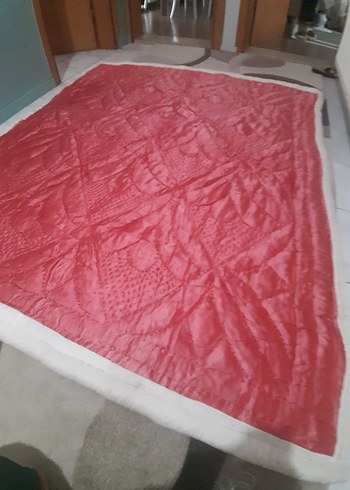 Kırmızı Parlak Düz kapitone Desen Yorgan - Görsel 2