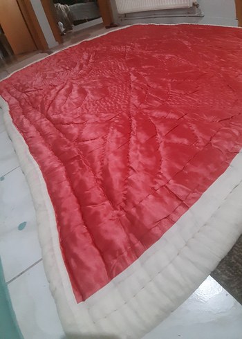 Kırmızı Parlak Düz kapitone Desen Yorgan - Görsel 3