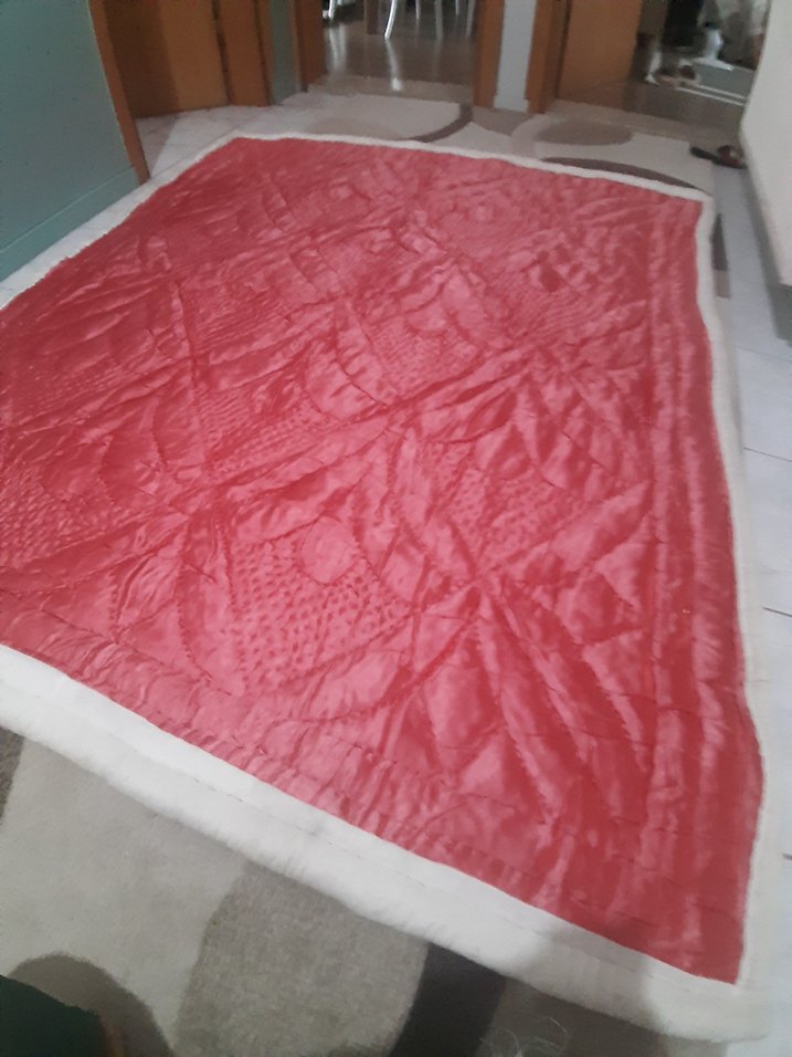 Kırmızı Parlak Düz kapitone Desen Yorgan - Görsel 2