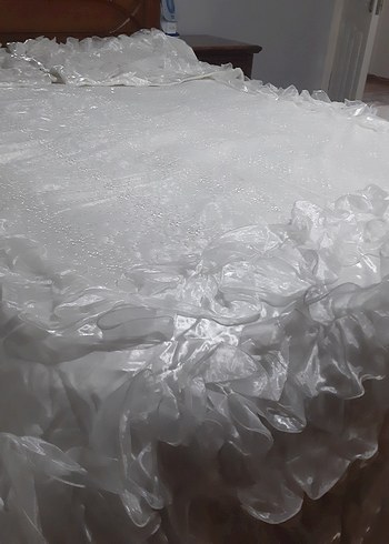 Parlak Beyaz fırfırlı saten Yatak Örtüsü - Görsel 4