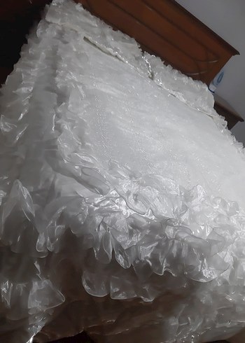 Parlak Beyaz fırfırlı saten Yatak Örtüsü - Görsel 5