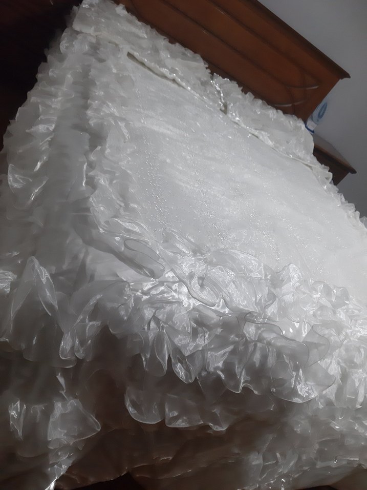 Parlak Beyaz fırfırlı saten Yatak Örtüsü - Görsel 5