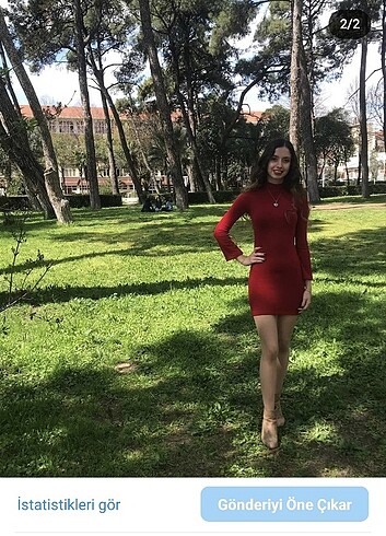 Kırmızı boğazlı triko elbise