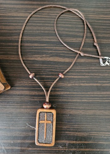 Kahverengi Mini Ahşap haç Kolye - Görsel 2