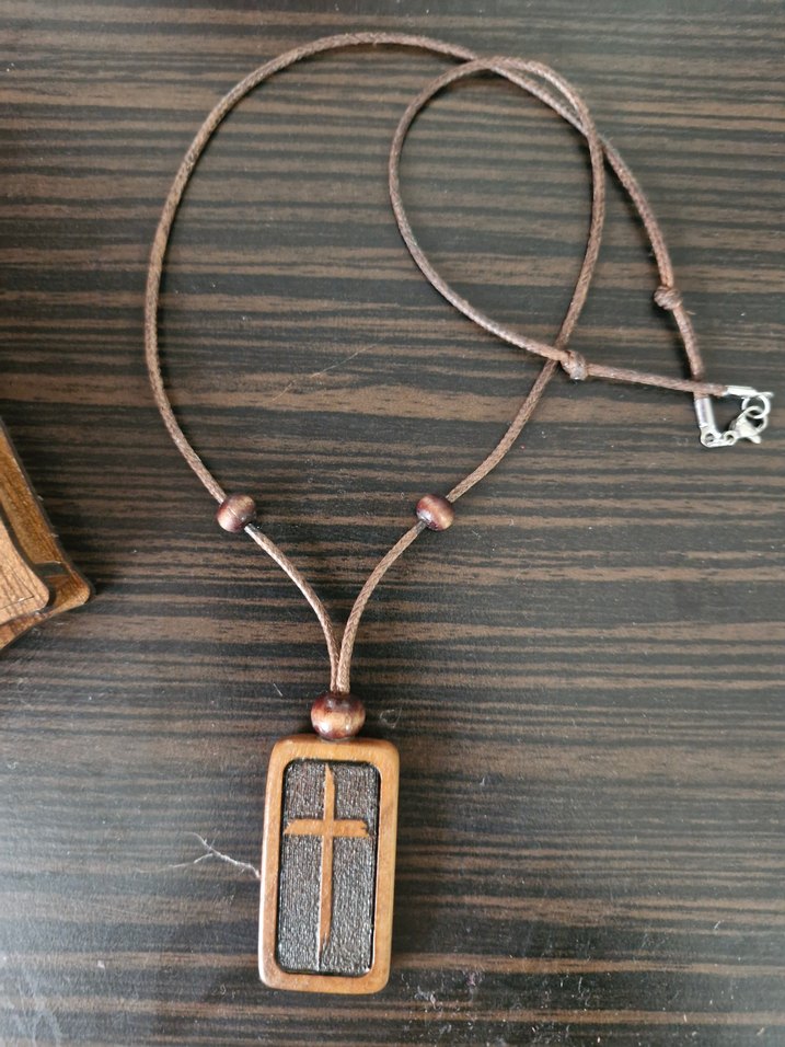 Kahverengi Mini Ahşap haç Kolye - Görsel 2