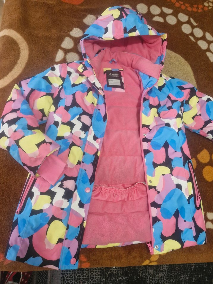 Çok Renkli Kapüşonlu Kız Montu - Görsel 3