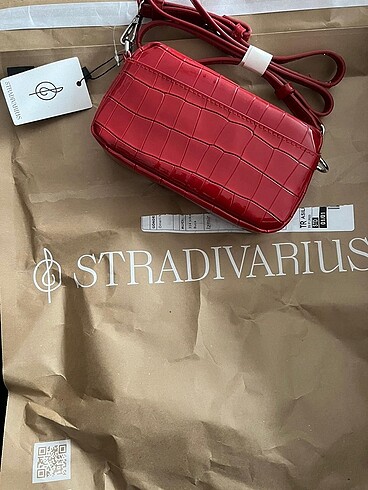  Beden kırmızı Renk Stradivarius