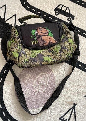 Jurassic world beslenme çantası