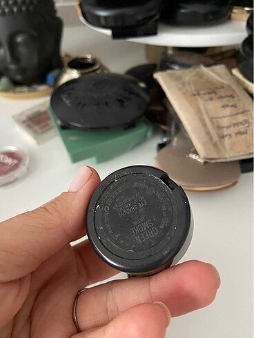 Beden Mac far smoke green
