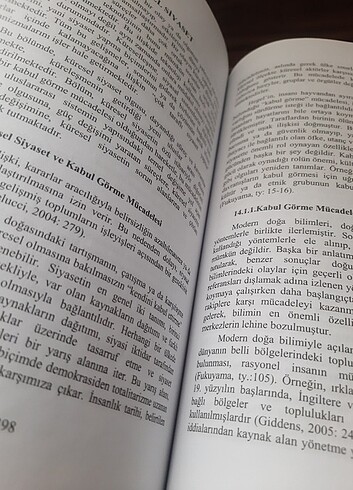  Beden Renk Siyaset Bilimine Giriş - Prof Dr. Önder Kutlu
