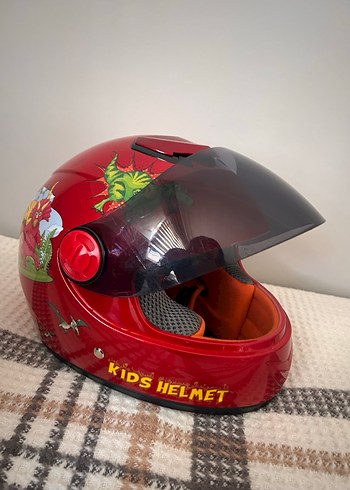 Çocuk Kaskı S beden. Renkli Baskılı Kırmızı Motosiklet Kaskı - Görsel 2