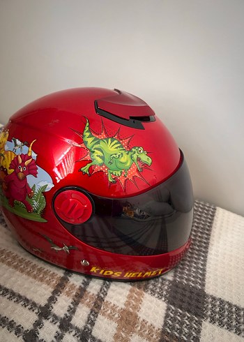 Çocuk Kaskı S beden. Renkli Baskılı Kırmızı Motosiklet Kaskı - Görsel 4