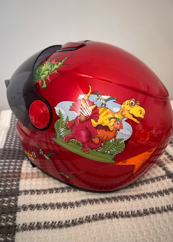 Çocuk Kaskı S beden. Renkli Baskılı Kırmızı Motosiklet Kaskı - Görsel 6