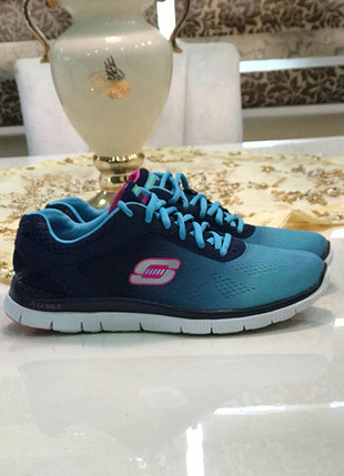Skechers 39.5 Memory Foam 