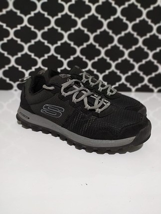 Skechers 42.5