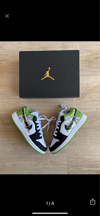 jordan low floral