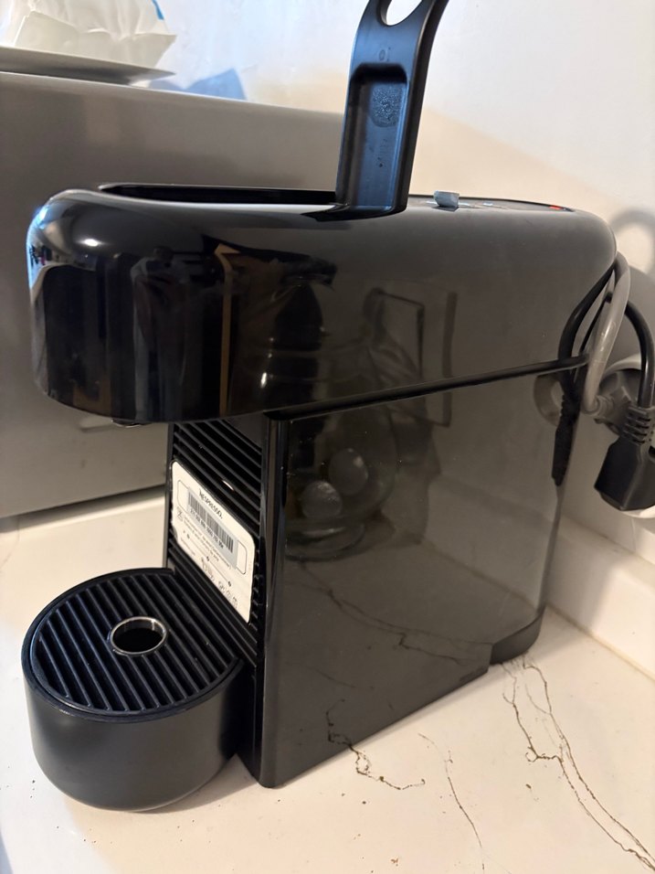 Nespresso Essenza Plus D45 Espresso Makinesi Siyah - Görsel 3