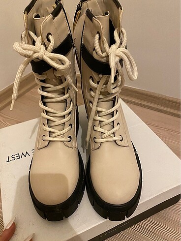 Sıfır nine west bot - Görsel 3