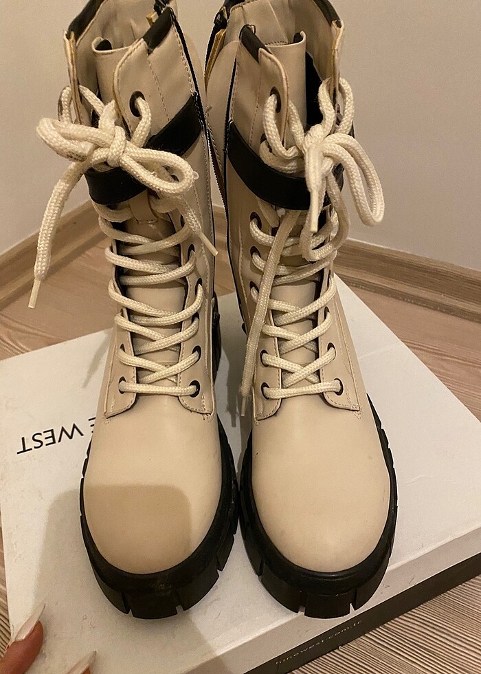 Sıfır nine west bot - Görsel 3