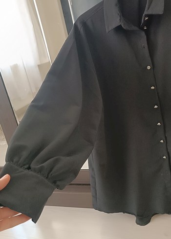 Siyah Düğmeli Uzun Kollu Gömlek - Görsel 3