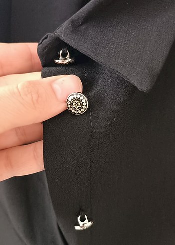 Siyah Düğmeli Uzun Kollu Gömlek - Görsel 2