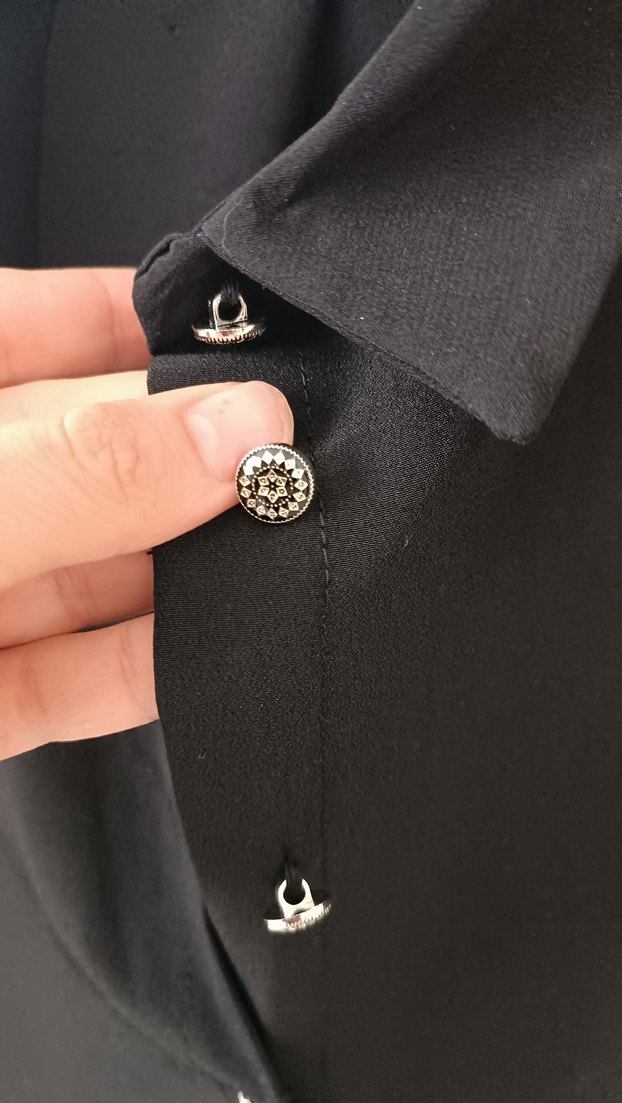 Siyah Düğmeli Uzun Kollu Gömlek - Görsel 2