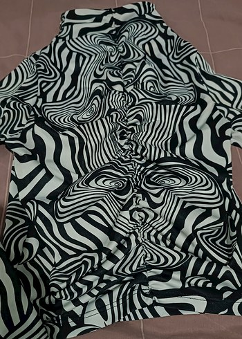 Zebra Desenli Uzun Kollu drapeli crop Boğazlı Bluz - Görsel 4