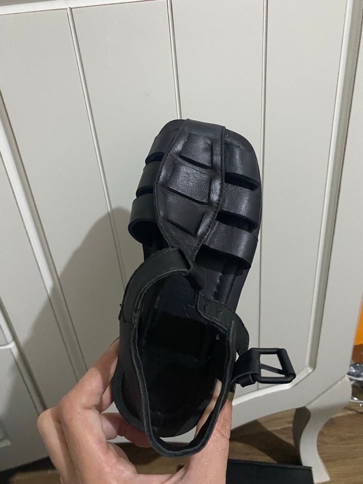 Zara 29 numara deri sandalet - Görsel 3