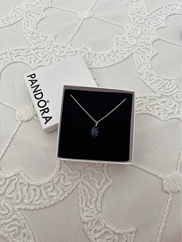 Pandora Işıltılı Büyük Taşlı Kolye