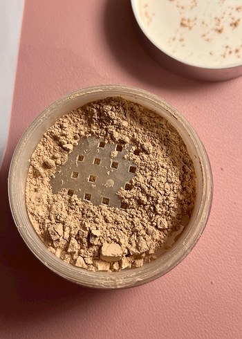 Clinique Parlak Bej Pudra - Görsel 3