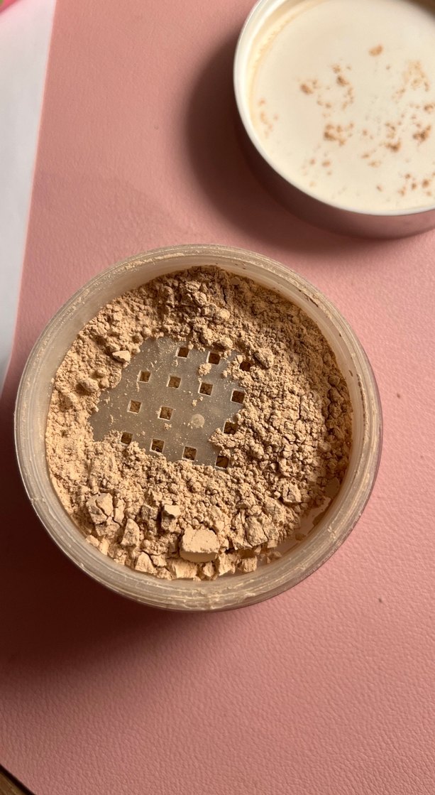 Clinique Parlak Bej Pudra - Görsel 3