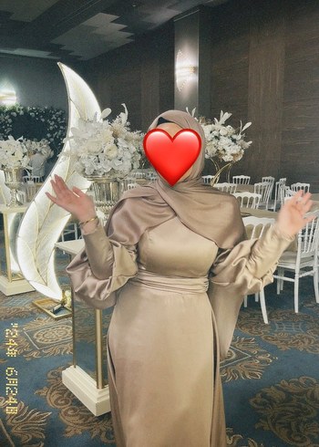 Bej Uzun Kollu Yüksek Yakalı Drapeli Abiye