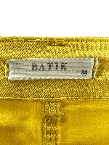 34 Beden sarı Renk Batik Mini Şort %70 İndirimli.