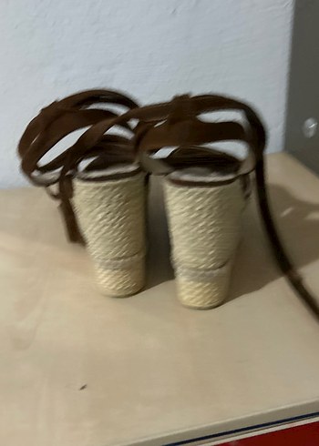 Diğer Kahverengi Yılan Desenli Süet Dolgu Topuklu