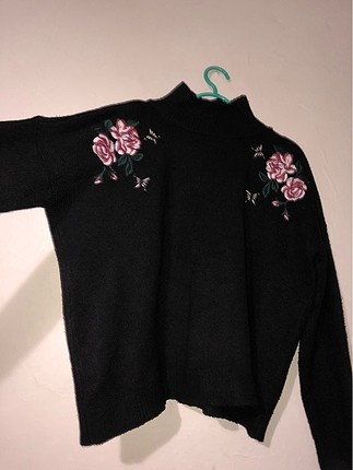 m Beden Siyah Gül detaylı Sweet shirt?