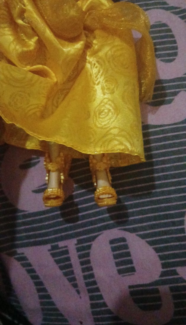 Sarı Elbiseli Renkli Bebek - Görsel 2