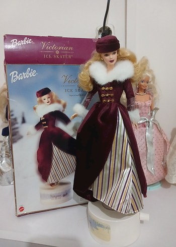 Barbie Bordo Parlak Bebek, Kürk Detaylı