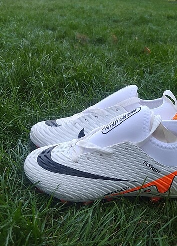 33 Beden beyaz Renk Nike çocuk krampon