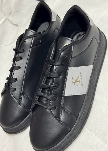 Calvin Klein Siyah Deri Sneaker Siklik Ve Rahatlik Bir Arada