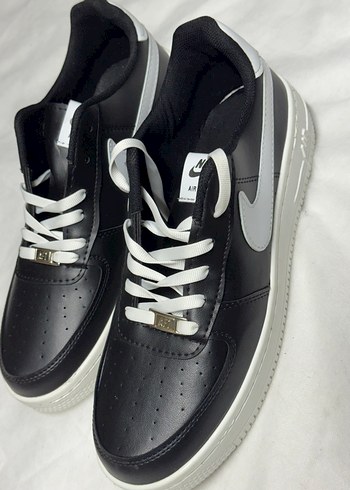 Nike Siyah Beyaz Spor Ayakkabi
