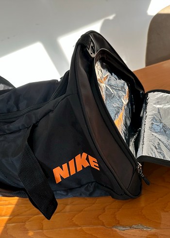 Nike Siyah Fermuarlı Spor Çantası - Görsel 2