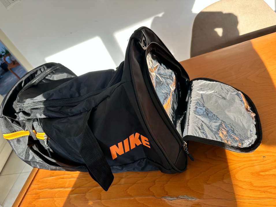 Nike Siyah Fermuarlı Spor Çantası - Görsel 2