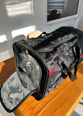 Nike Siyah Fermuarlı Spor Çantası - Görsel 2